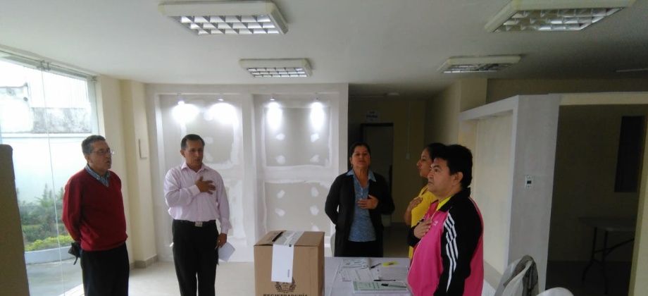 Las mesas de votación para la Consulta Popular Anticorrupción abrieron con normalidad en Santo Domingo de los Tsáchilas, Ecuador