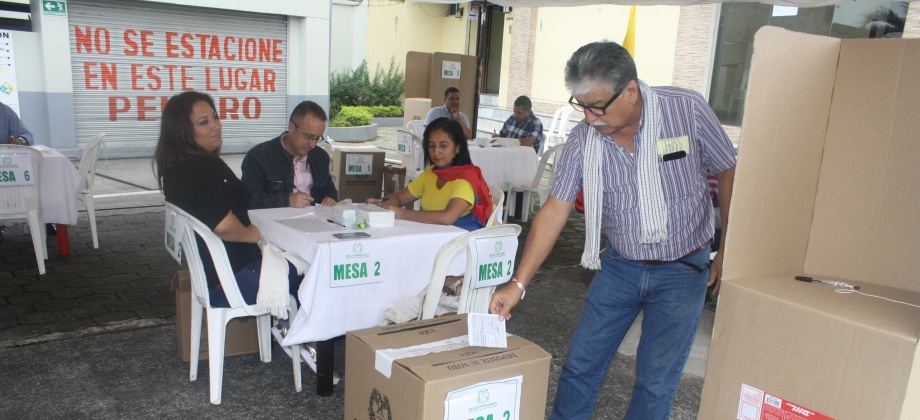 Segunda vuelta presidencial 2018 culmina hoy domingo 17 de junio en el Consulado de Colombia en  Santo Domingo, Ecuador