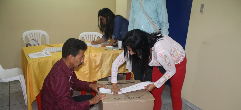 Inició la jornada electoral presidencial 2018 para la segunda vuelta en Consulado de Colombia en Santo Domingo de los Tsáchilas